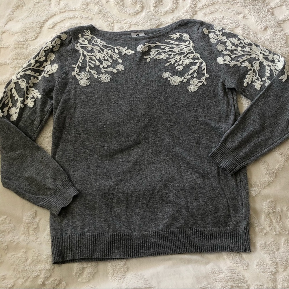 Floral Detailed Sweater NWOT